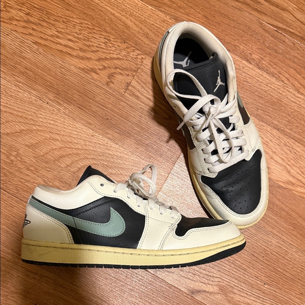 Nike women’s Black and Cream Sneakers with Green Accents